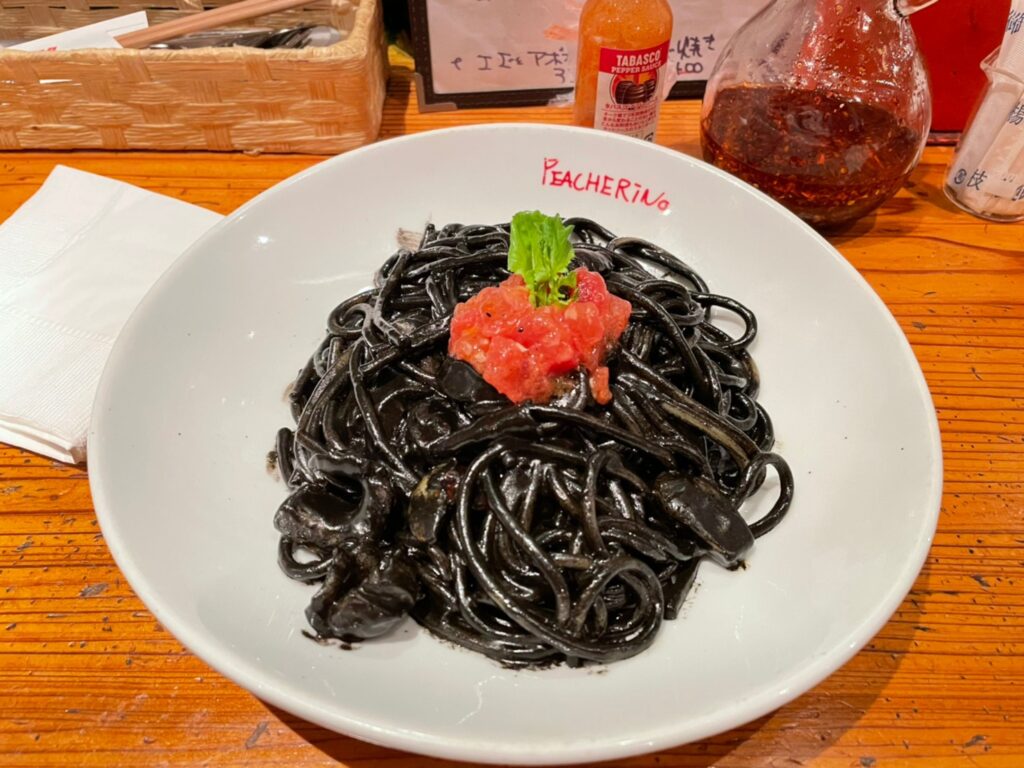 おすすめ 博多駅チカでイカスミ生パスタを食べるなら ロケット 肥前正宗 食品 グルメ情報サイト